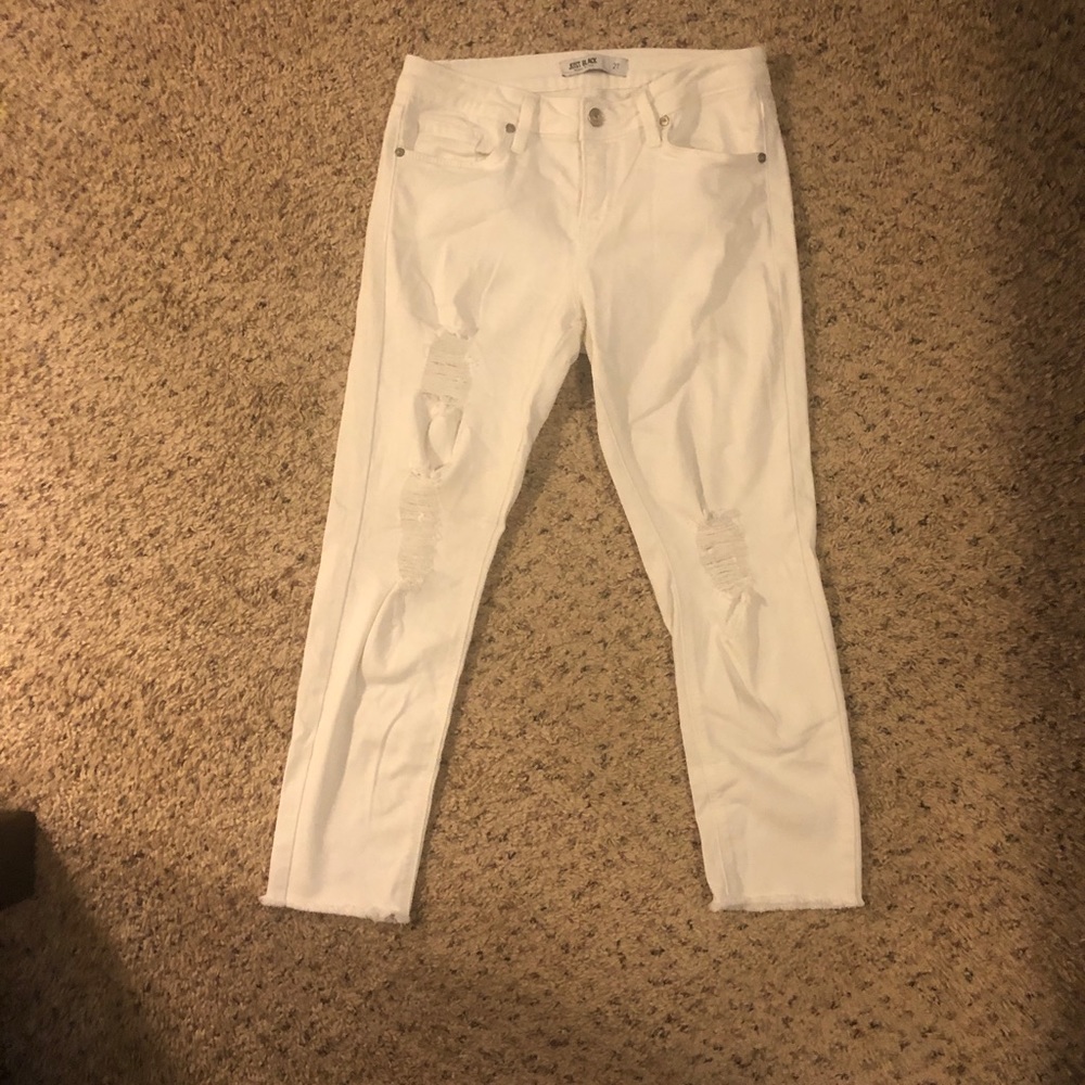 White distressed jeans